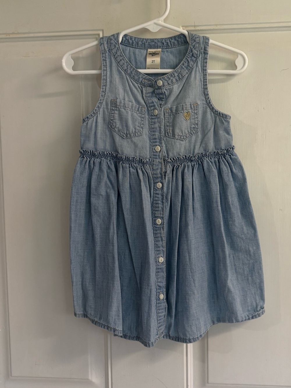 2T OshKosh B'gosh light-wash denim chambray sleeveless button down front dress.